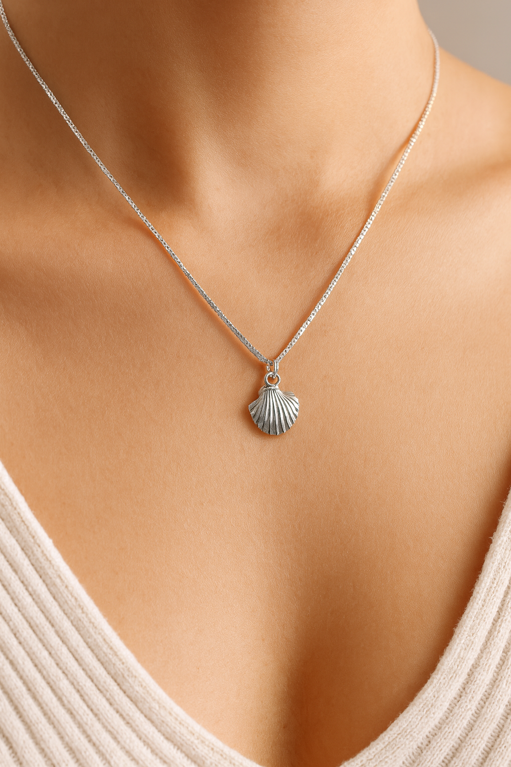 Silver Seashell Pendant Necklace | Coastal Chic Jewelry