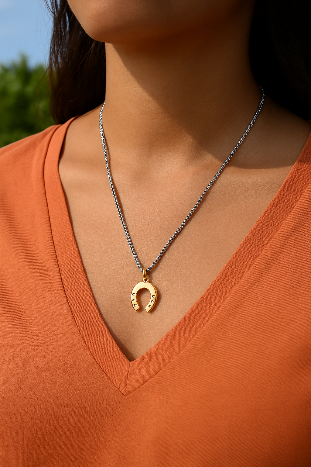 Gold Horseshoe Pendant Necklace – Western-Inspired Good Luck Charm