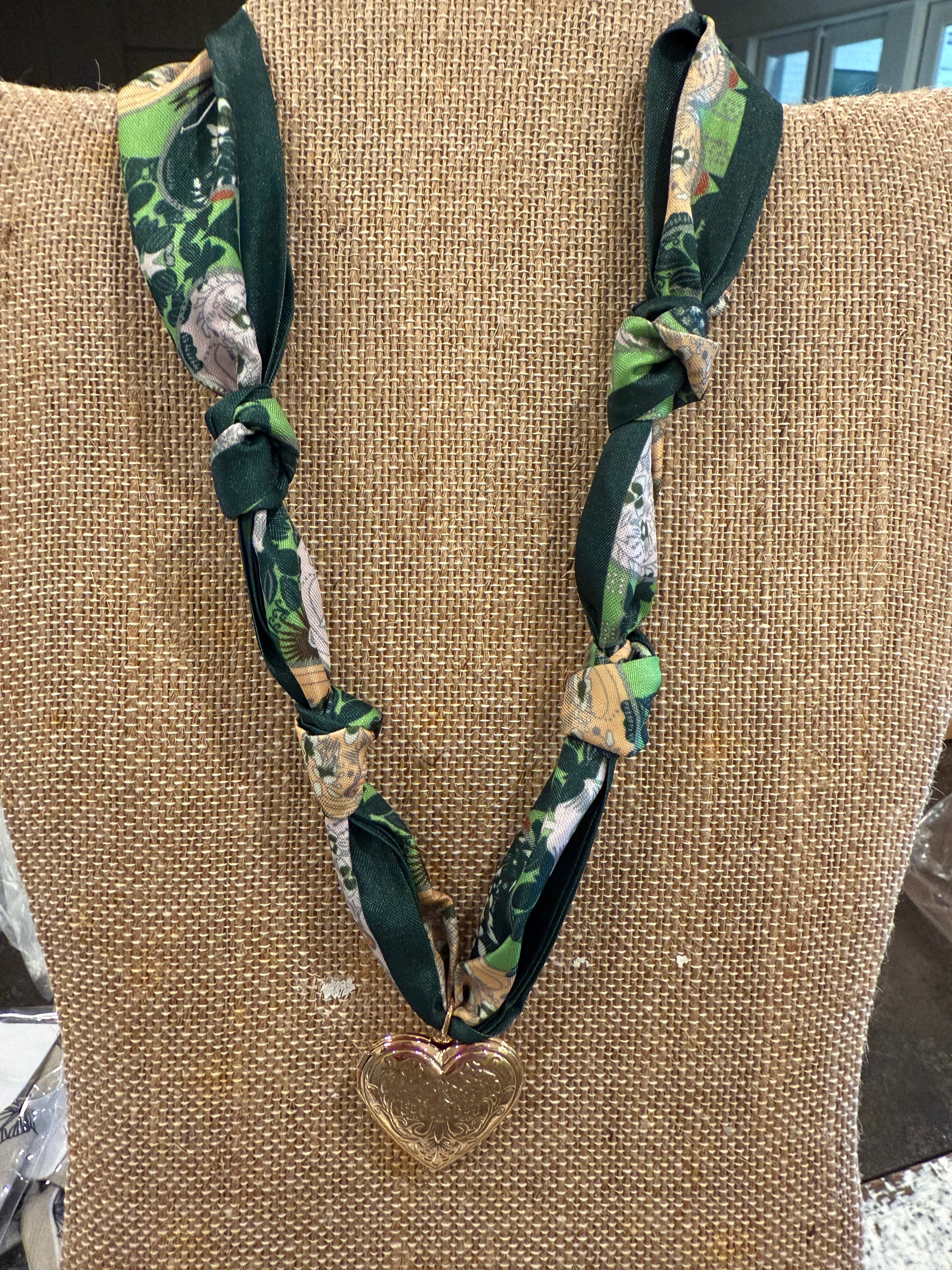 Scarf Heart Pendant Necklace-Locket