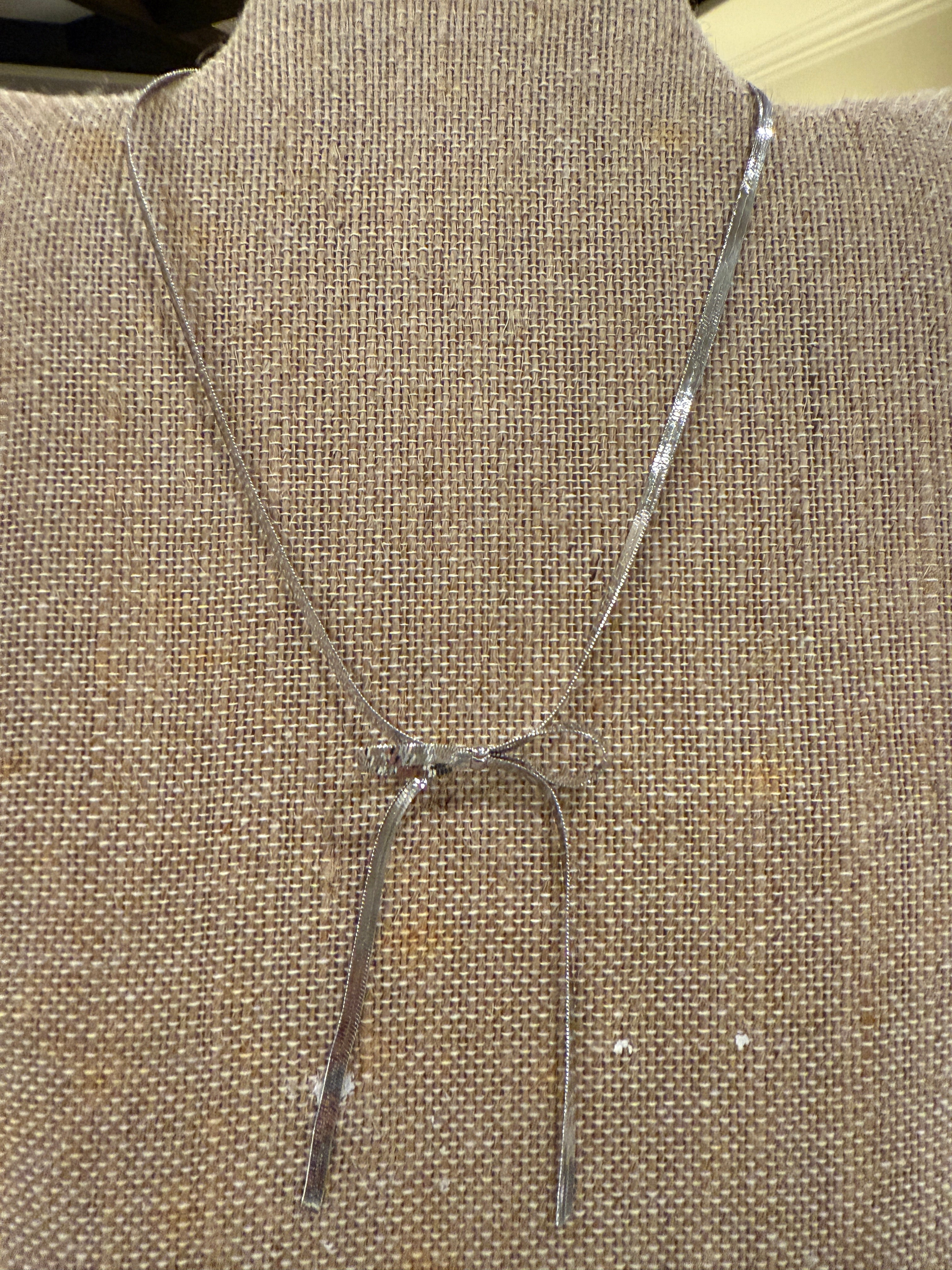 Herringbone Snake Chain Bow Necklace
