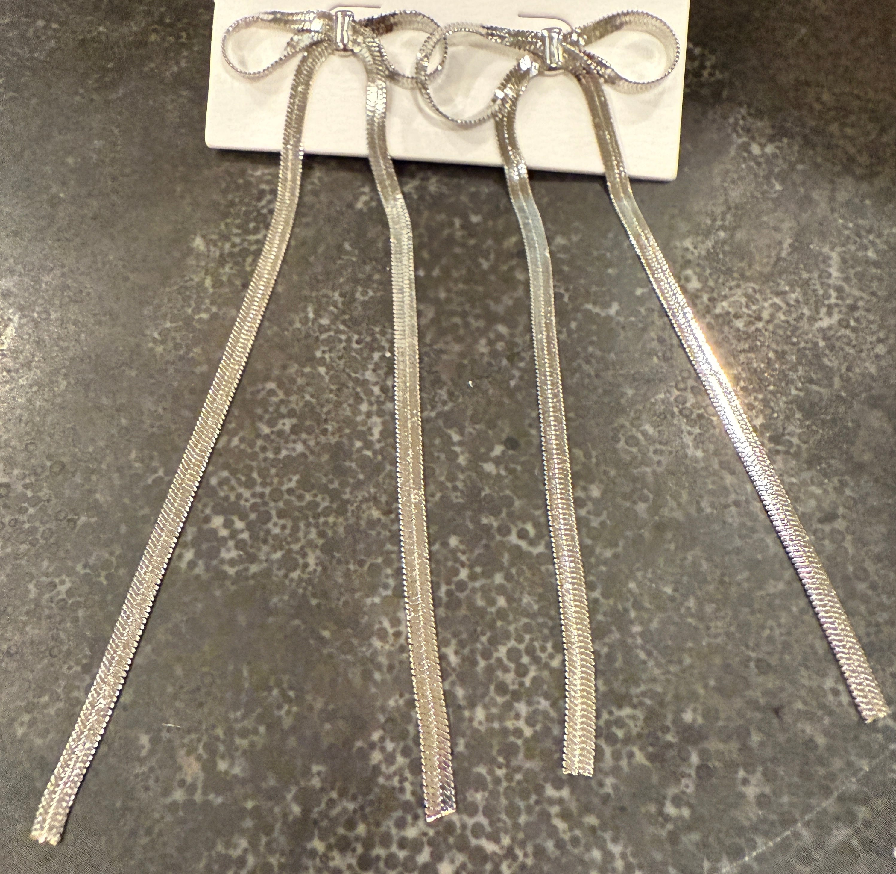 Herringbone Snake Chain Bow Earrings
